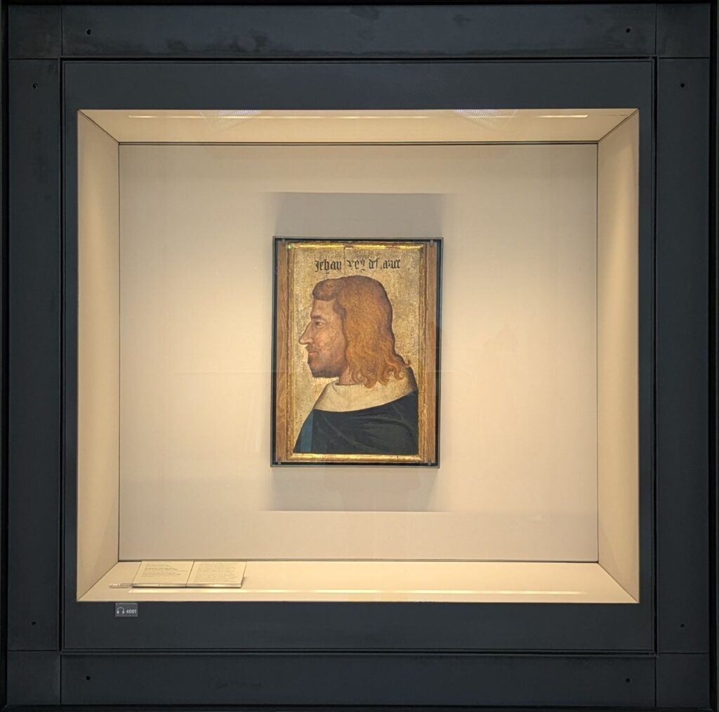Musée du Louvre - Vitrine présentant le portrait de Jean II Le Bon, roi de France de 1350 à 1364